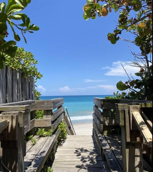 Beach Paradise Getaway - 200Ft From Beach! เซบาสเตียน ภายนอก รูปภาพ